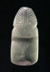 Pássaro de duplo aspecto celta, de Guacimo, área de Linea Vieja (jade verde)